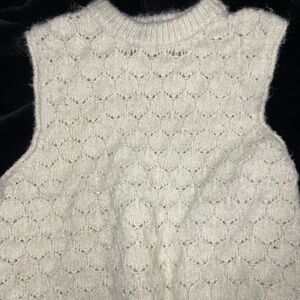 Universal Thread Cream Crew Neck Sweater with Intricate Knit